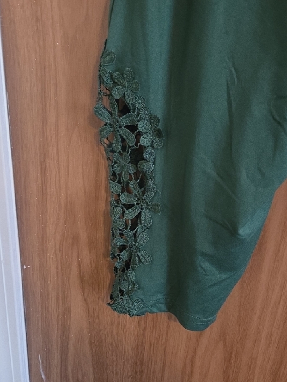 Dark Green Capri Leggings with Lace Trim - Picture 4 of 4